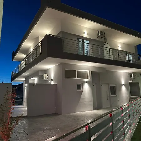 Anastasia Luxury * ניאה מודאניה